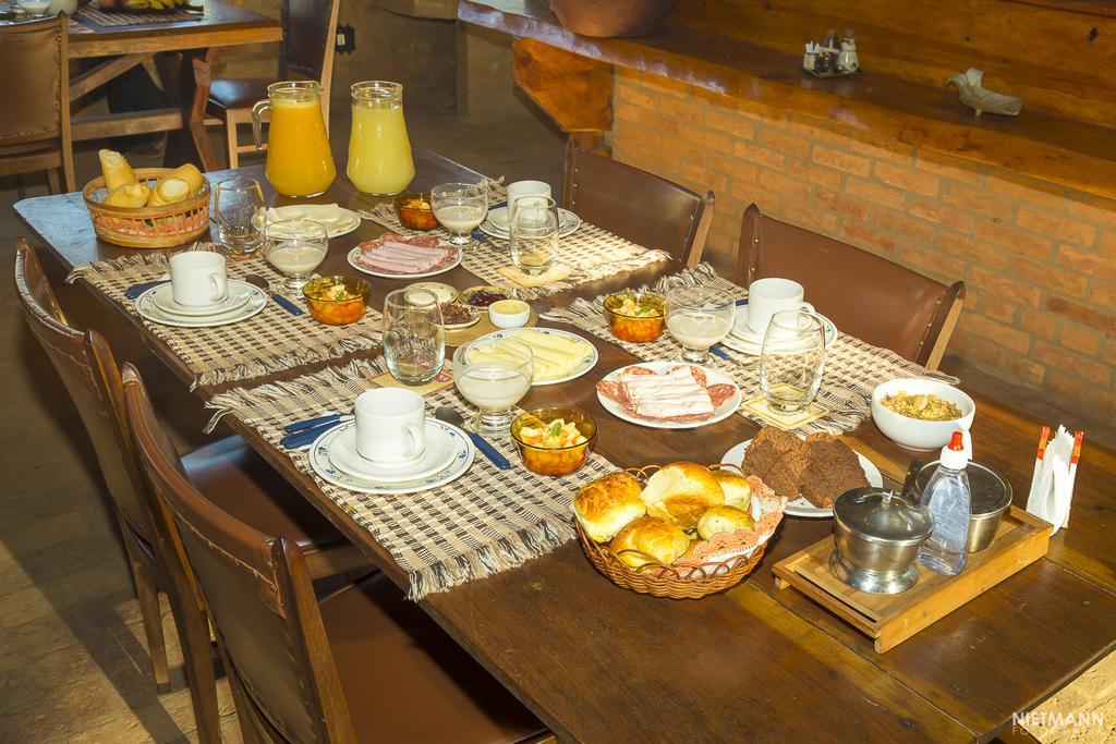 Pousada Da Oma Кунха Екстериор снимка